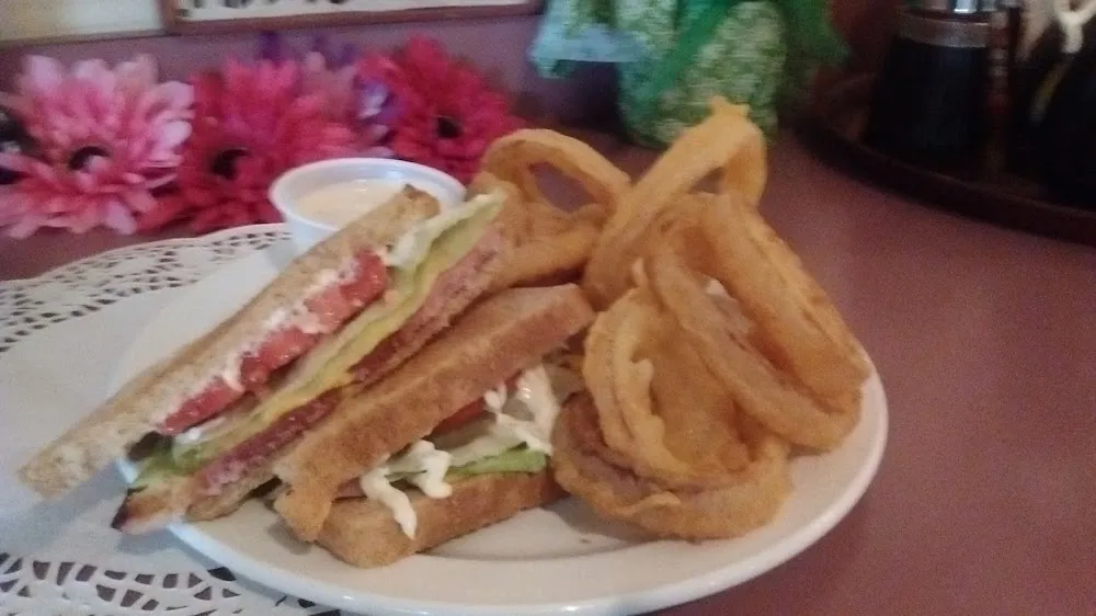 Club & Onion Rings